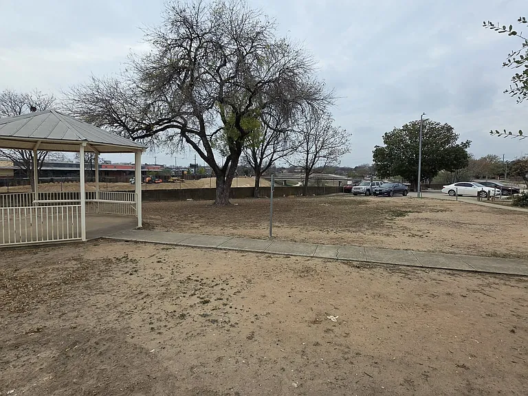 614 Chihuahua St — Photo 17