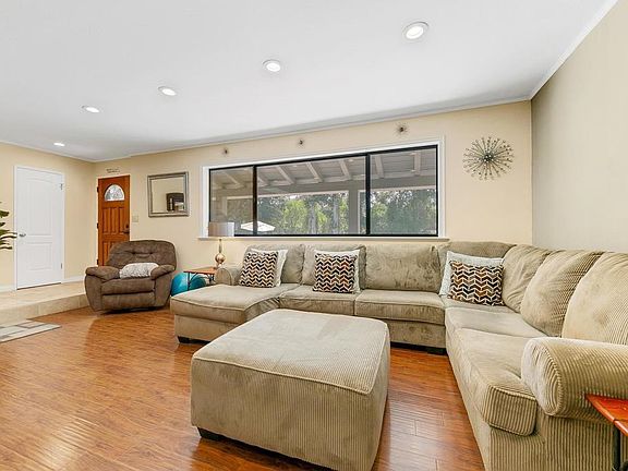 4th image of 28841 Lilac Rd