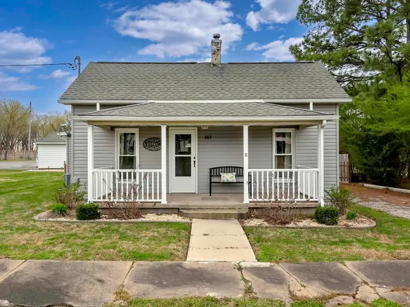 307 E Scranton Ave, Pittsburg, IL 62974