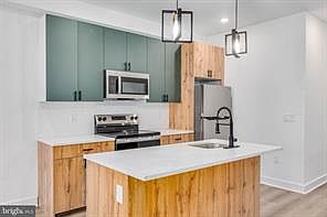 5th image of 1222 W Silver St #1