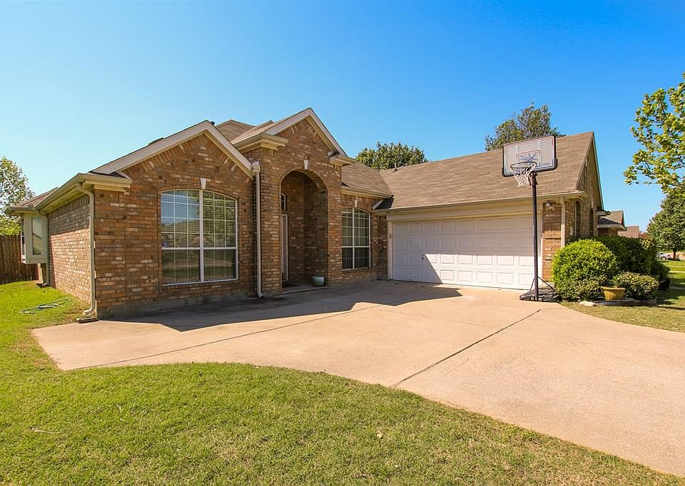 1st image of 109 N Laurel Springs Dr