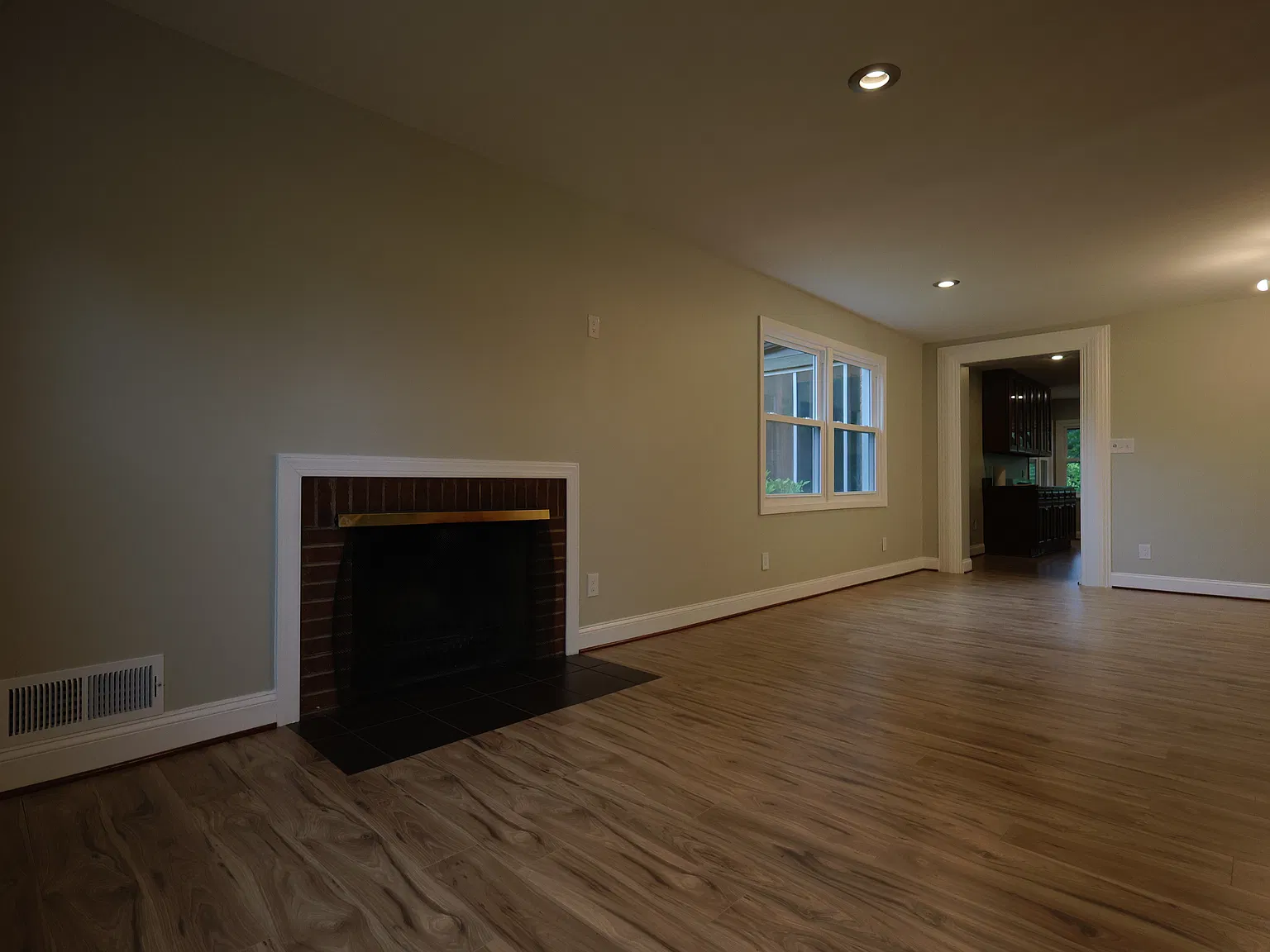 4 bed, 2844 sqft, $5,000 — Photo 2