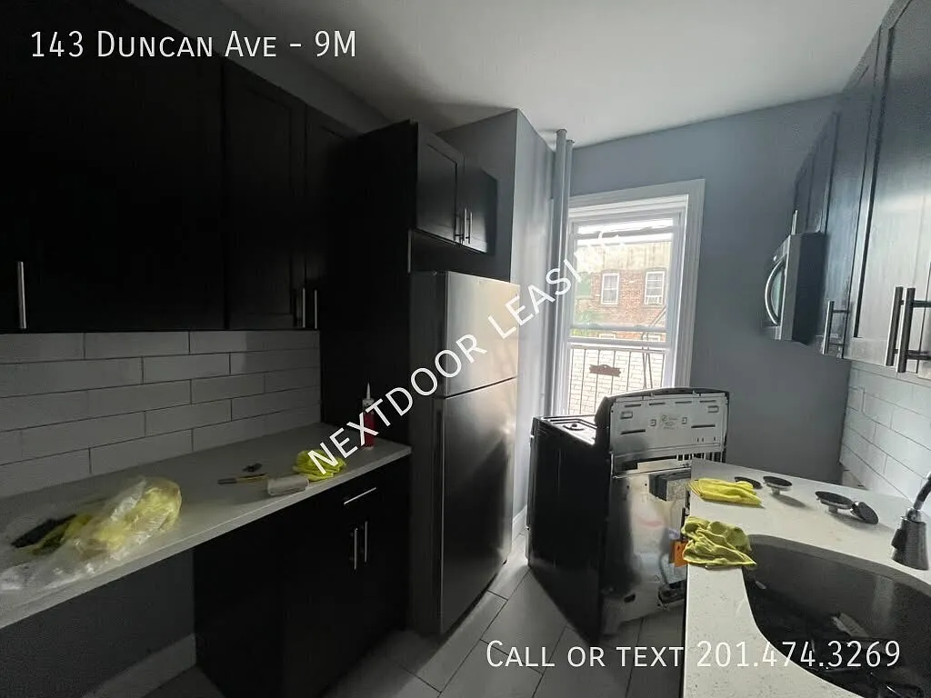 143 Duncan Ave — Photo 3