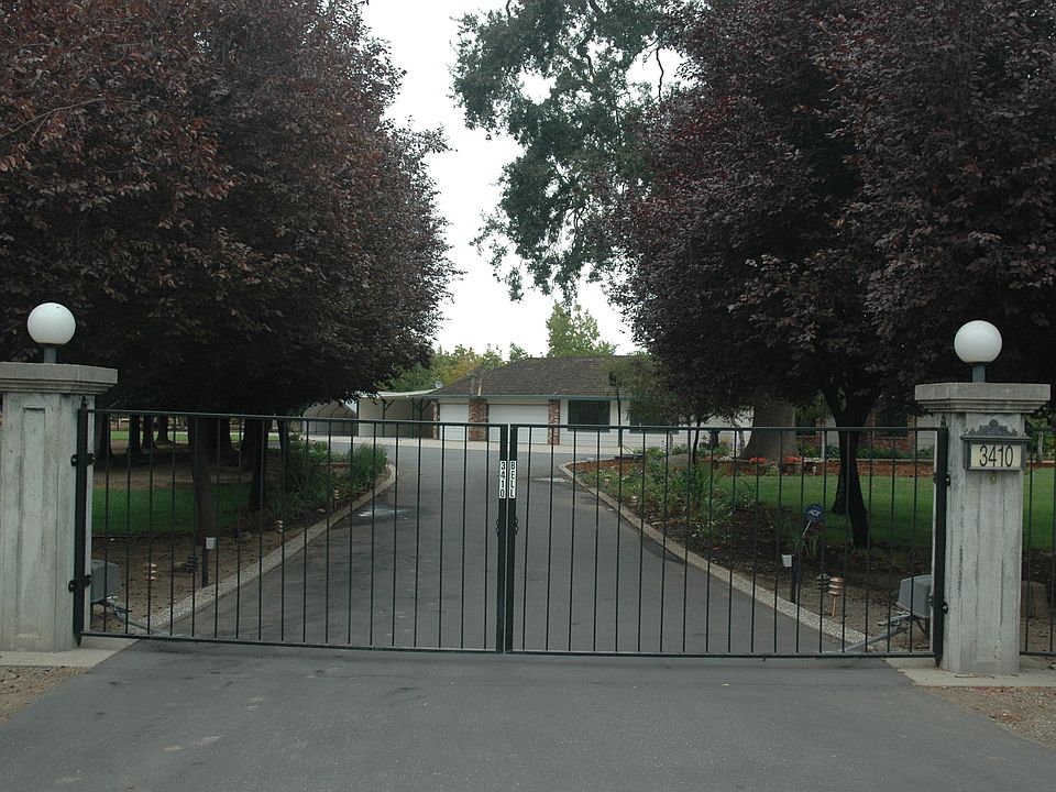 Electronic gated driveway