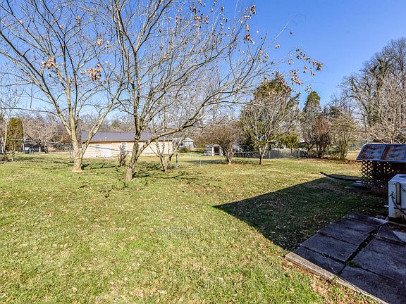 4th image of 2117 Maple Dr
