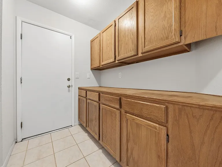 348 Faulkner Ct — Photo 18
