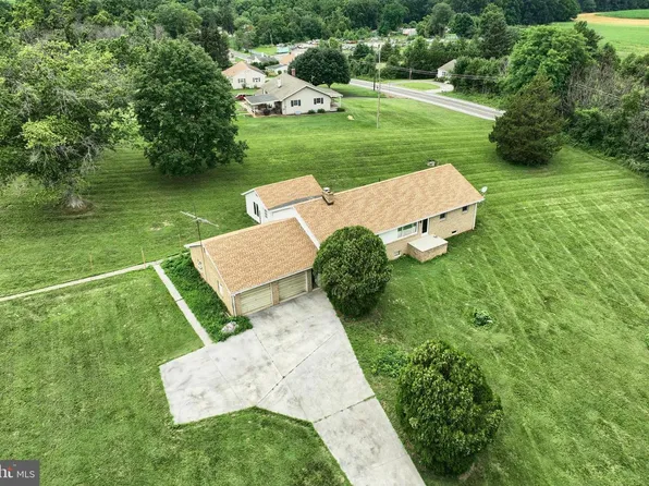 2779 Centennial Rd, Hanover, PA 17331