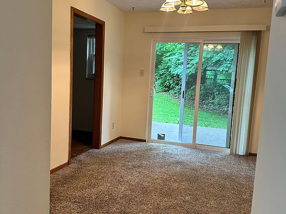 4th image of 810 Teaberry Ln APT 4