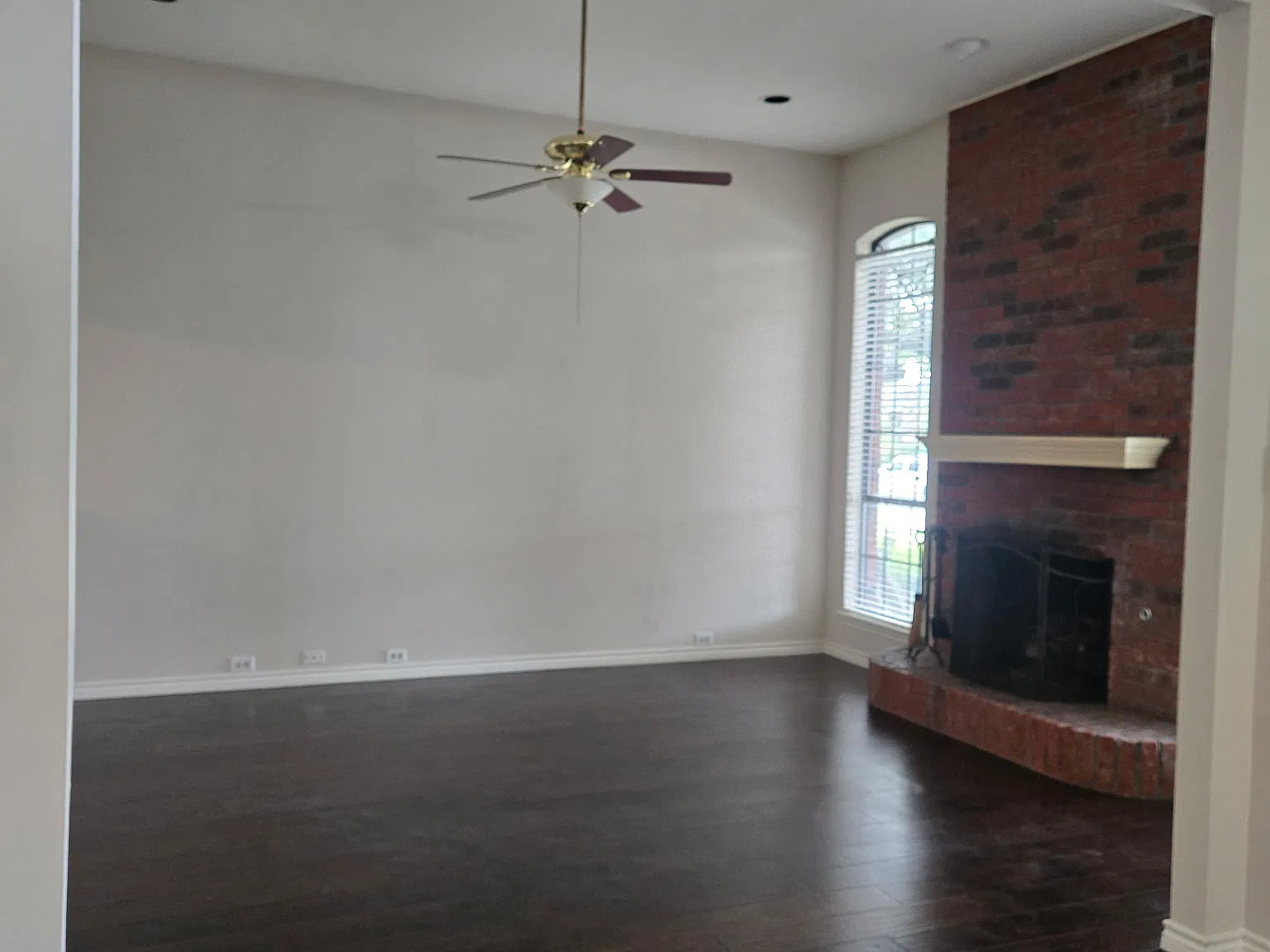 3 bed, 1888 sqft, $2,695 — Photo 3