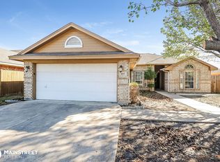 809 Minuteman Dr, Blue Mound, TX 76131