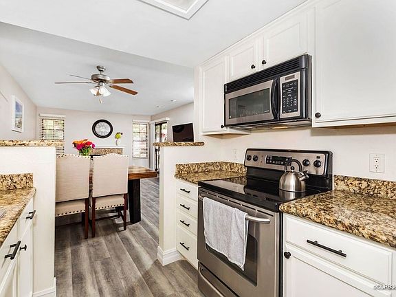 3rd image of 12083 Alta Carmel Ct Unit 32