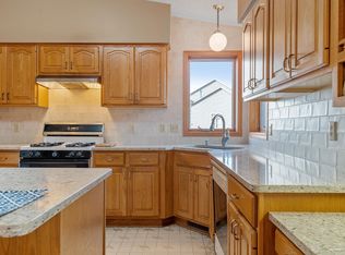 8926 Vickors Xing, Minneapolis, MN 55443