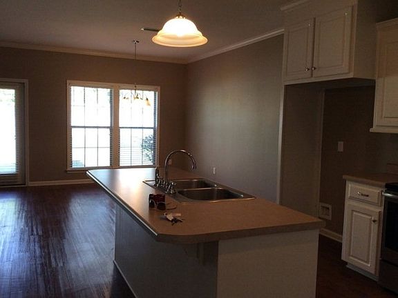 5th image of 202 Belhaven Dr