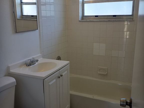 5th image of 1121 11th St APT 3