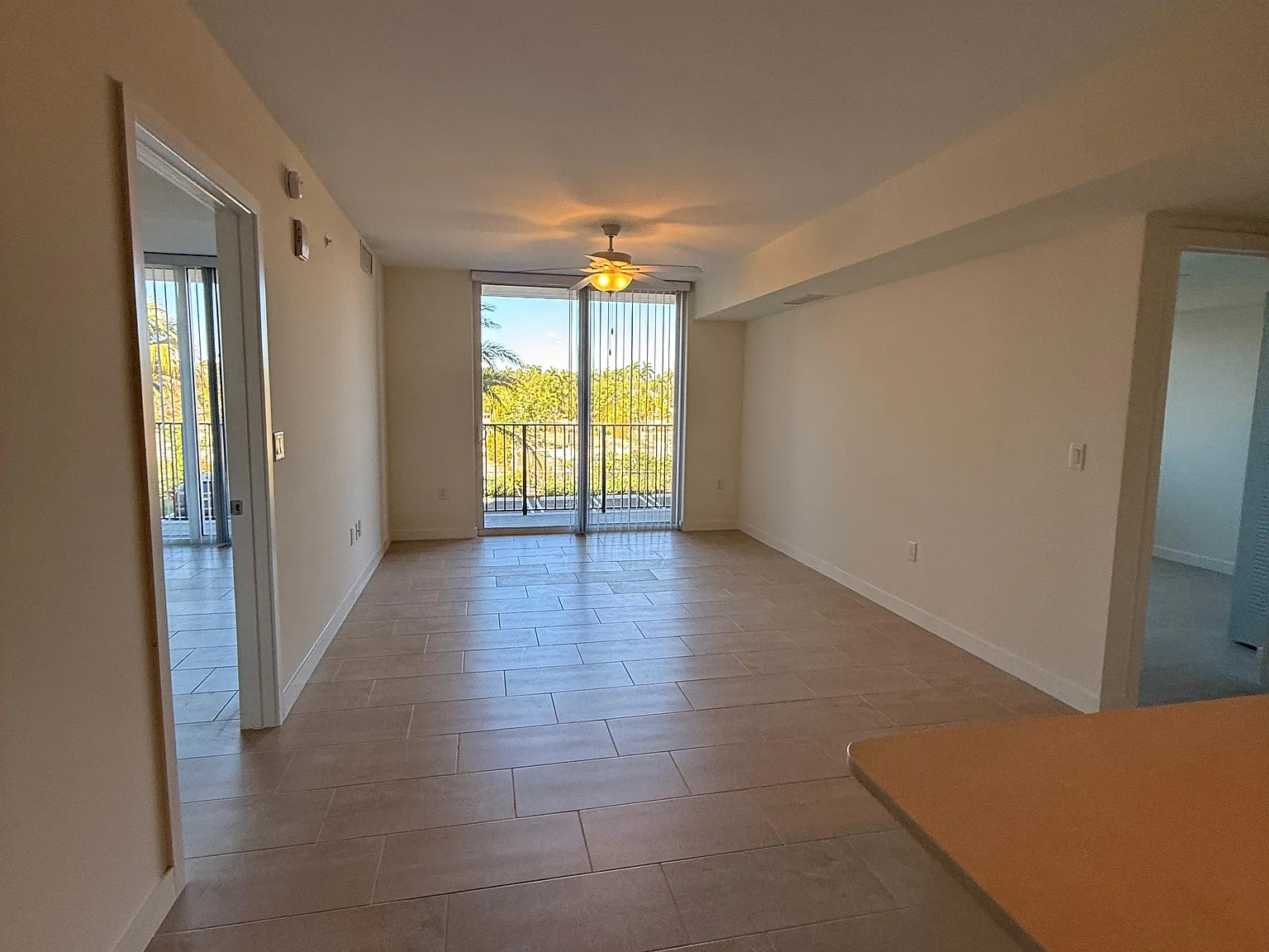 2 bed, 940 sqft, $2,400 — Photo 3