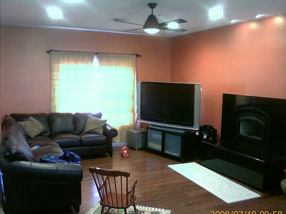 Living Room next to Kit/Din