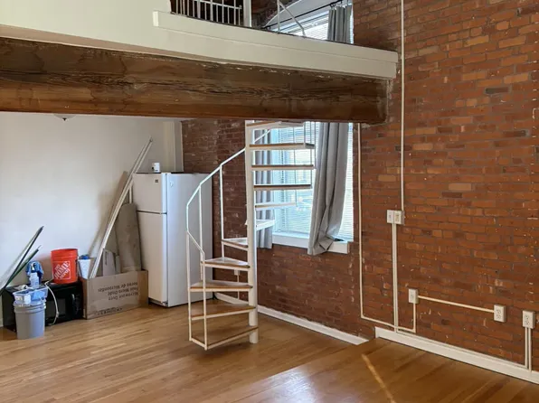 17 Water St #102, Mystic, CT 06355