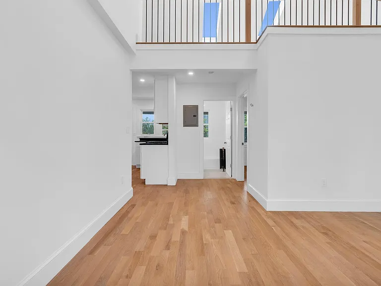 949 Hancock St #4 — Photo 15