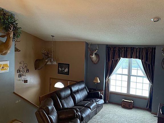 2nd image of 909 Cade Ct