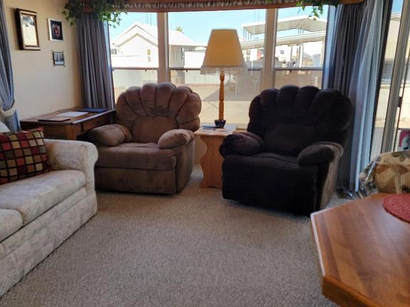 2nd image of 105 E Hedge Dr