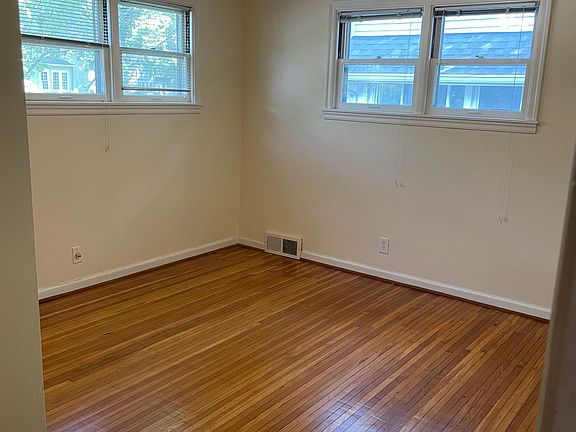 Front bedroom 11x13. Walk-in closet.
