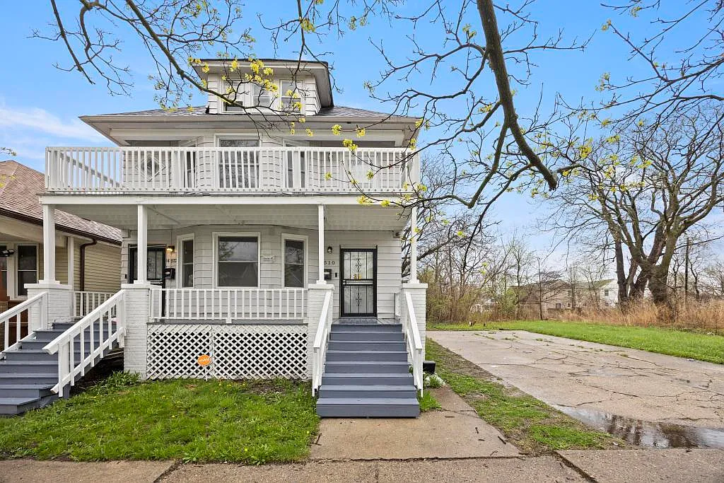 3 bed, 1.0 bath, 2394 sqft, $1,500 — Photo 1