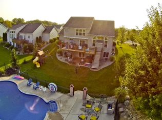 1112 Middlewoods Way, Grand Ledge, MI 48837