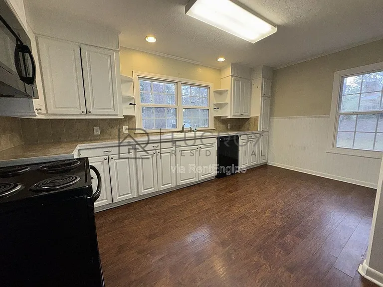 1081 S Church St — Photo 6