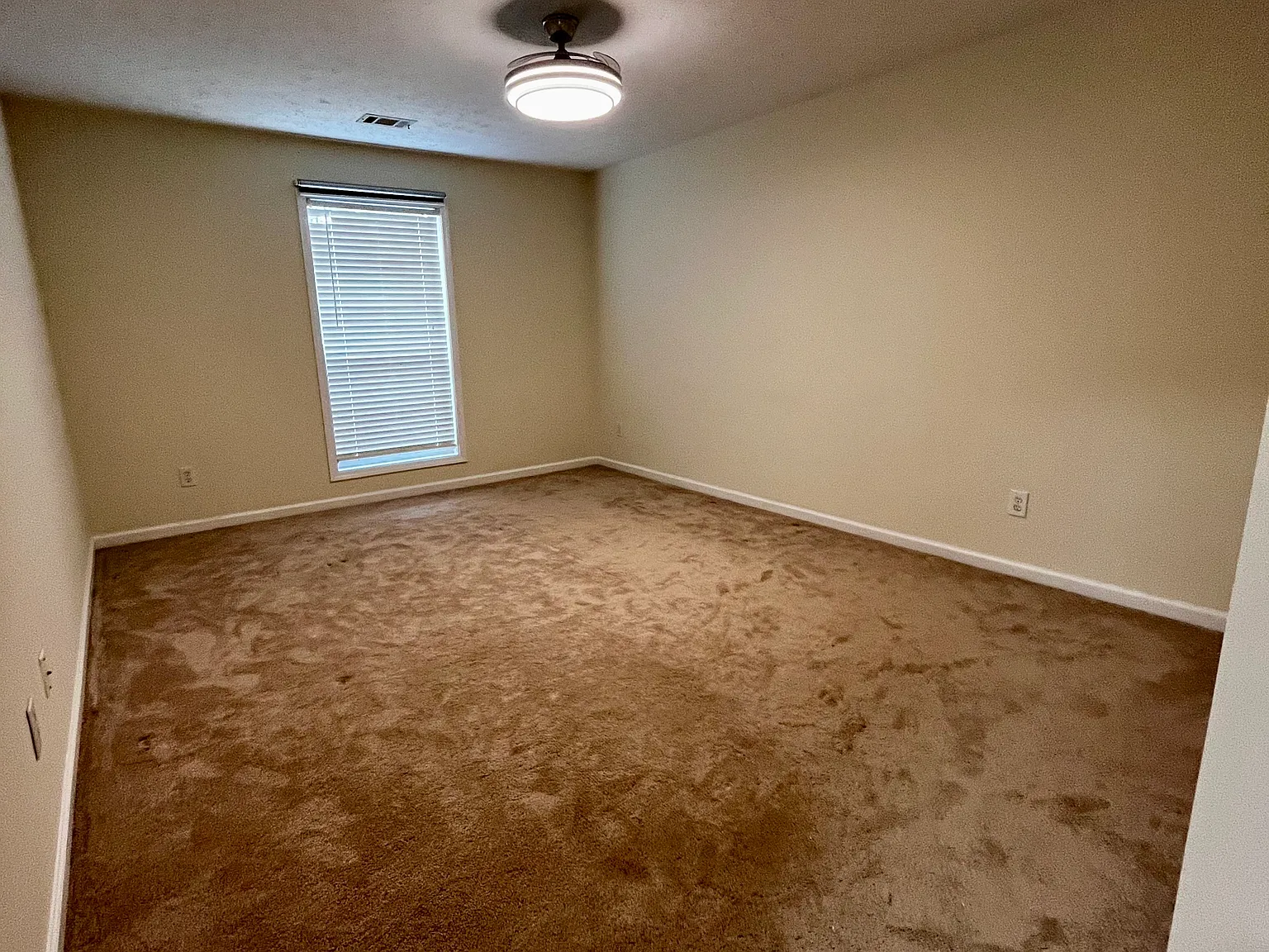 3 bed, 1784 sqft, $2,400 — Photo 4