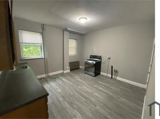 1952 S Salford St, Philadelphia, PA 19143