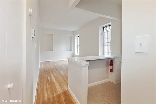 Sold by Manhattan Network Inc. | media 3