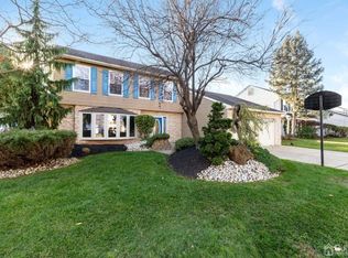 5 Daphne Ct, Edison, NJ 08820