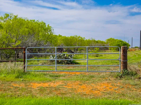 0000 N Bluntzer Rd, Jourdanton, TX 78026