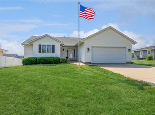 2330 31st St SW, Cedar Rapids, IA 52404