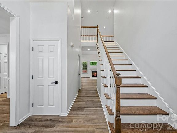 4th image of 2622 Billings Park Dr