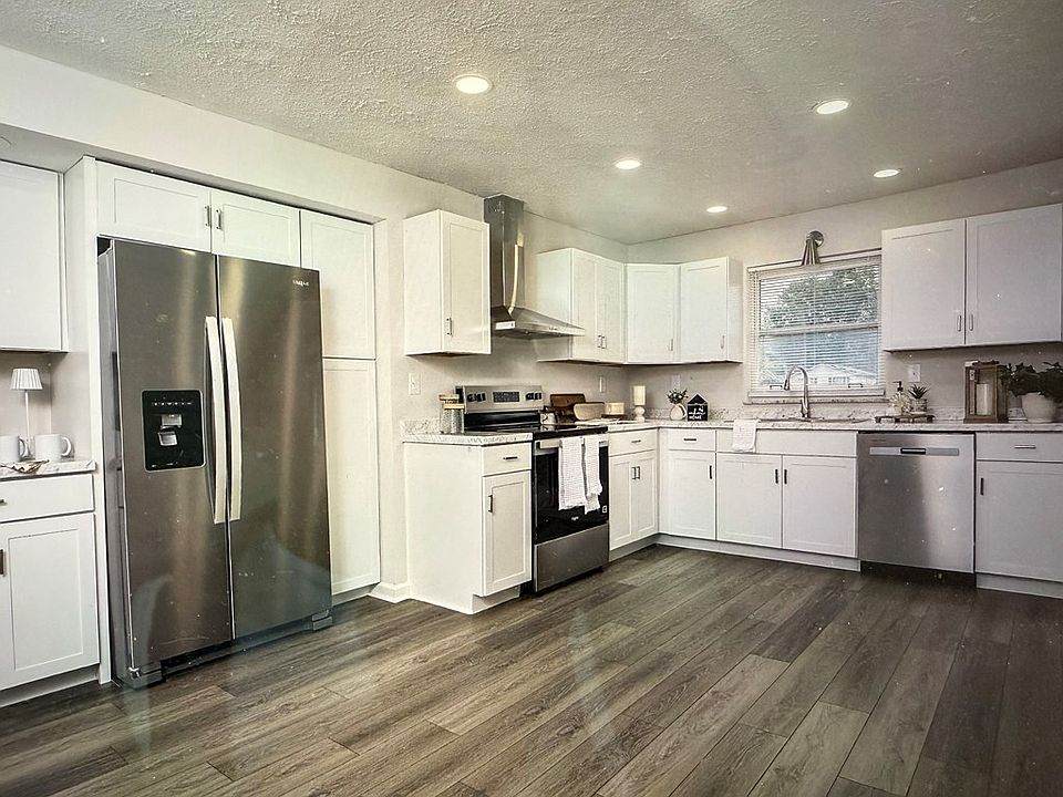 2nd image of 105 Carson Ave