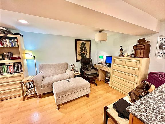 4th image of 4207 25th Ave #1