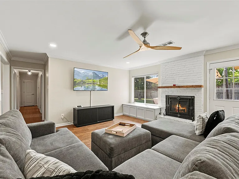 6031 McKnight St — Photo 13