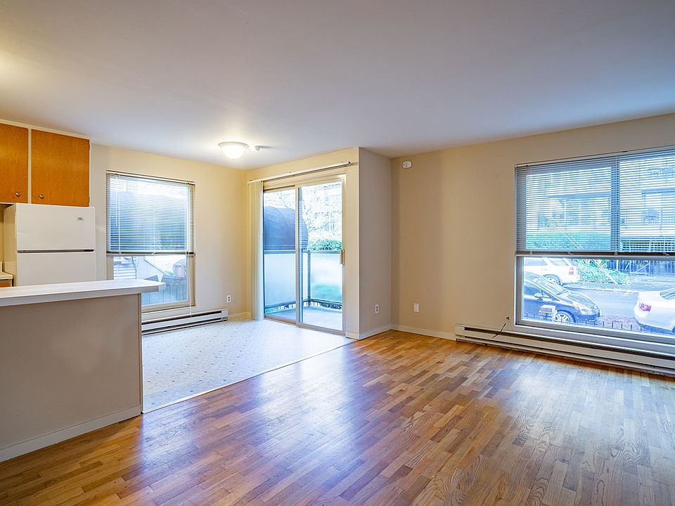 1st image of 615 Summit Ave E #4