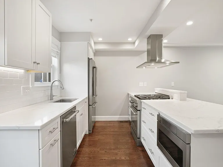 Kitchen, 1st floor (vacant)