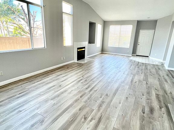 3rd image of 16768 Mesa Oak Ave