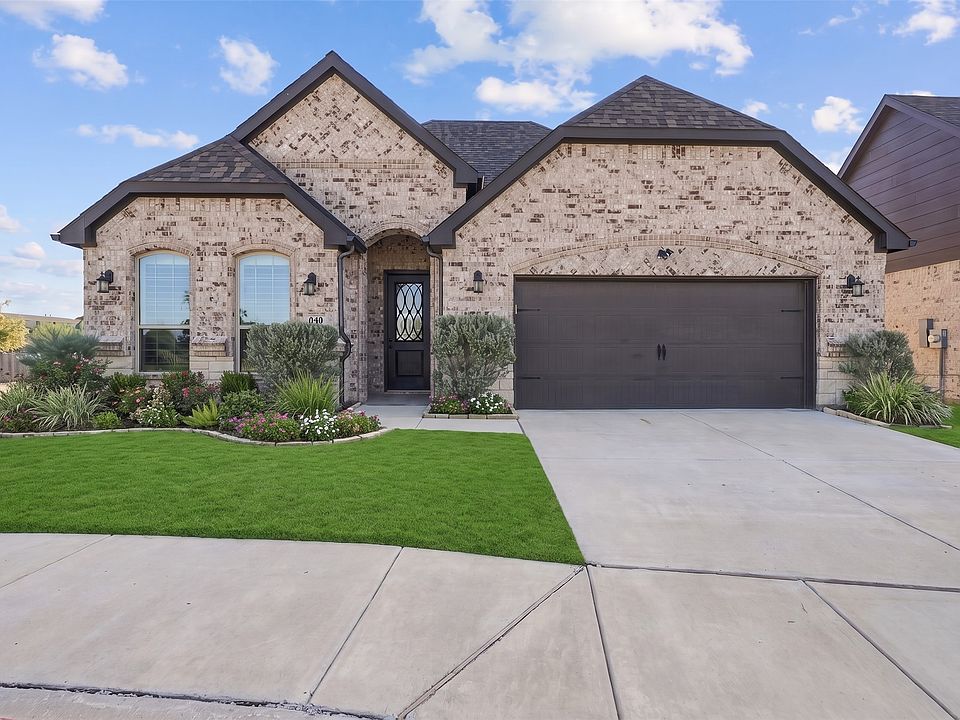 1st image of 840 Sendera Ln