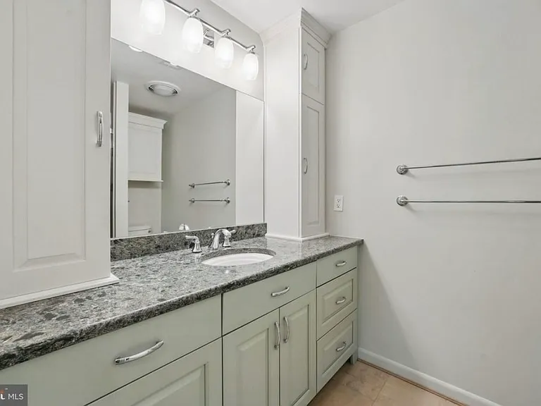 10419 Darby St — Photo 6