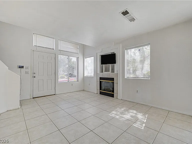 4040 Castle Cove Dr #4040 — Photo 7