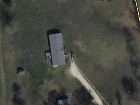 1320 Lipscomb Ln, Henderson, TN 38340