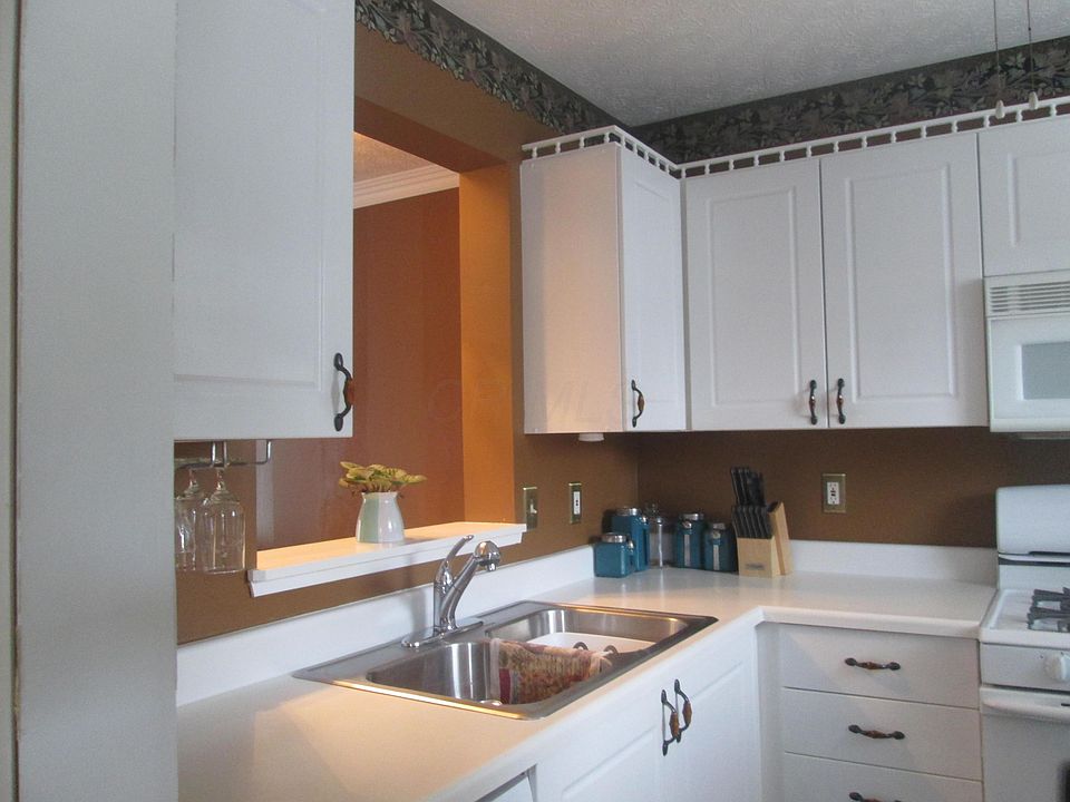 1st image of 4085 Parkcove Dr