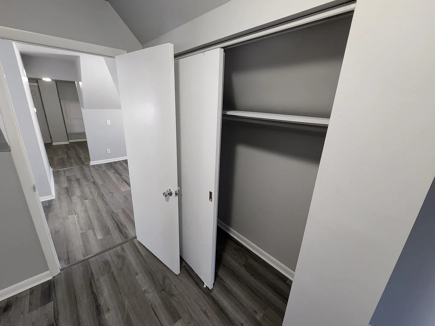 204 N Military Rd — Photo 2