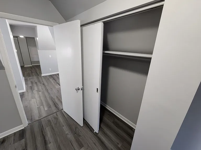 204 N Military Rd — Photo 2