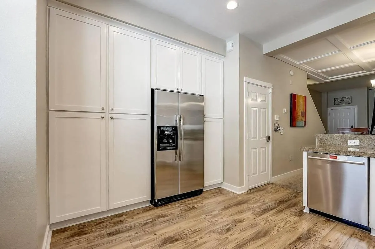 259 Kentdale Pl — Photo 3