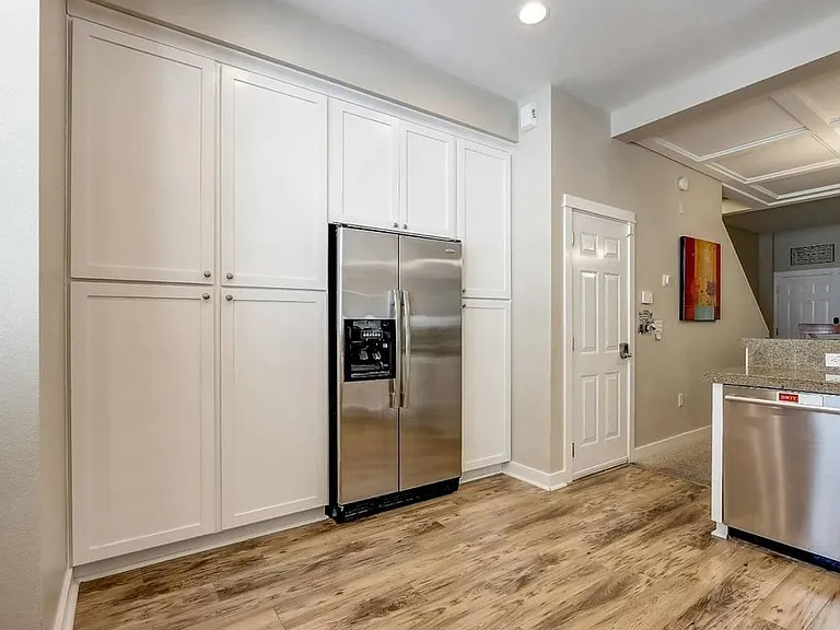 259 Kentdale Pl — Photo 3